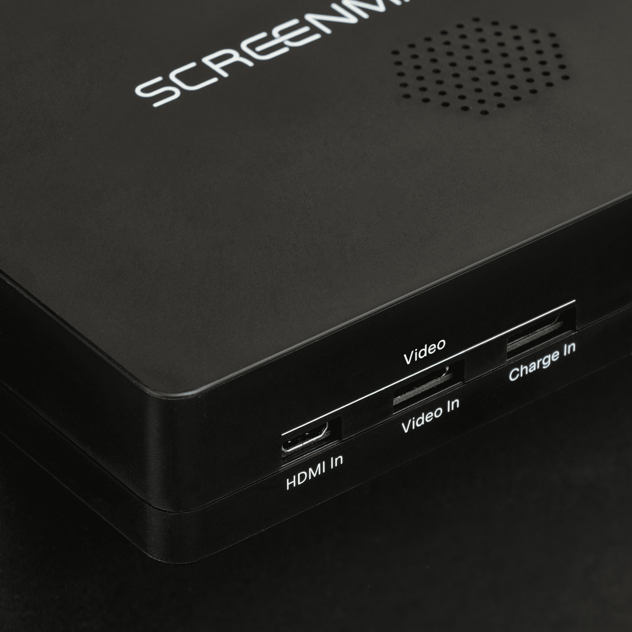 Screenmate ONE device and installation cables 4